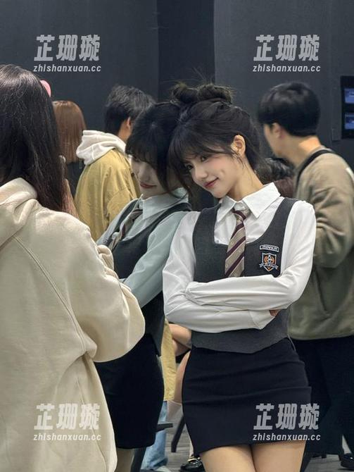 微密圈 - 小优优子的学妹写真图包免费上线，记录清新自然的她