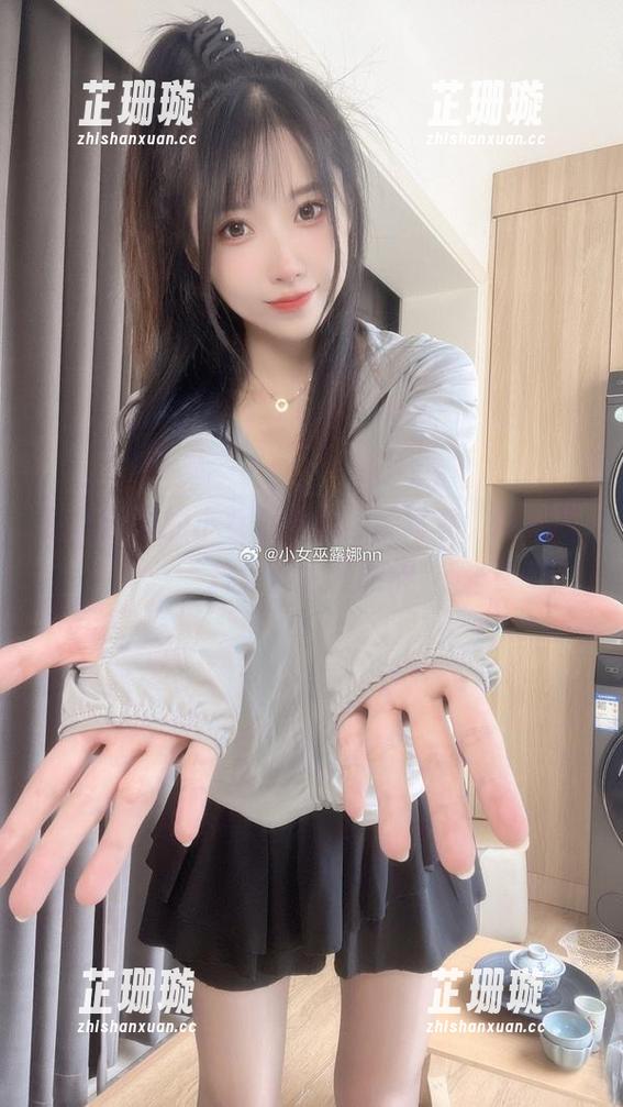 风格迥异的小女巫露娜泳装写真，精选图片让你大开眼界