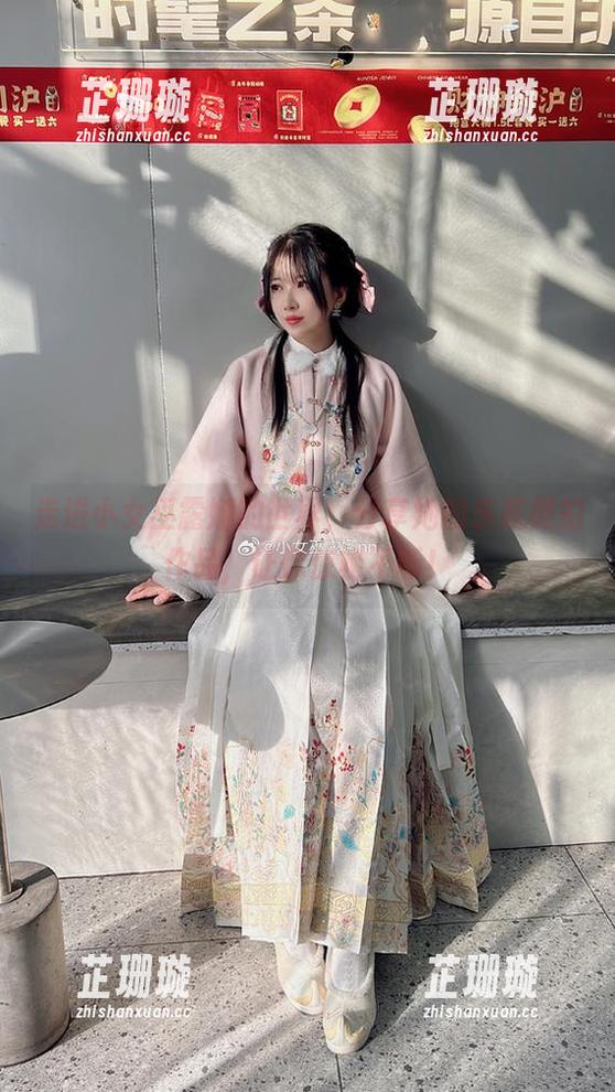 走进小女巫露娜的世界，分享她的东航棚拍作品，让你惊艳不断！