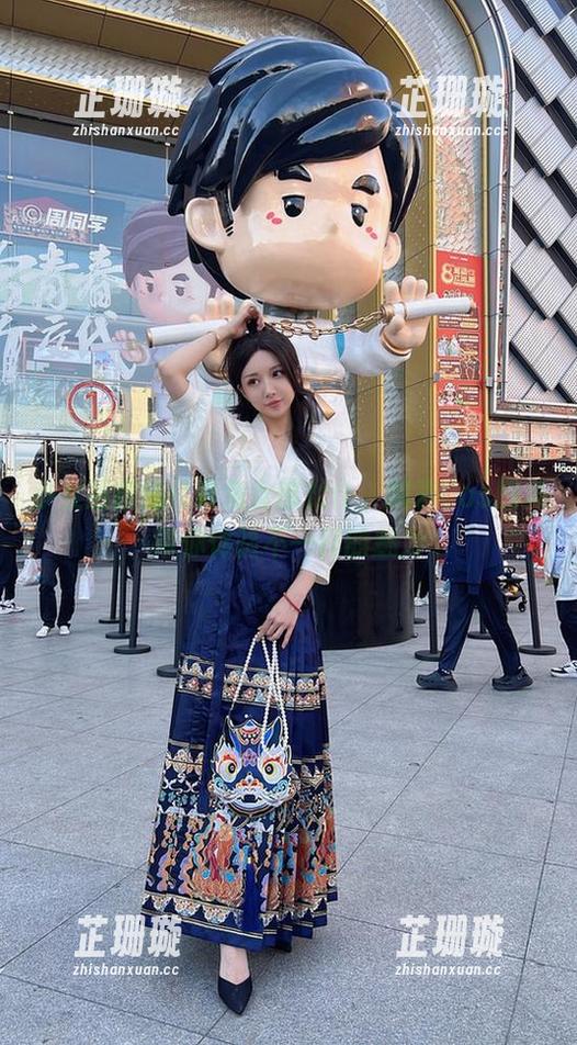 小女巫露娜化身兔女郎女仆，精彩Cos图集带你体验不一样的魅力