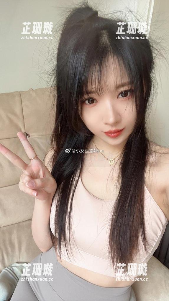 小女巫露娜的厨娘写真合集，分享让人心动的食物与魅力
