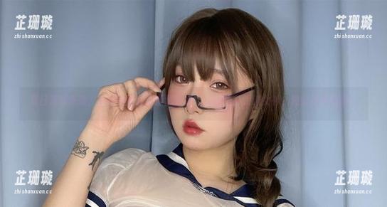 夏日清凉来袭，小泉学姐吖最新泳衣照，cos变身海滩女神，观众速速围观！