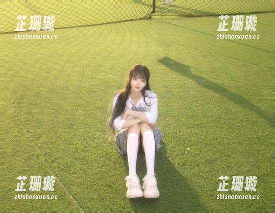 微密圈 - 套图精选：小玉吃果冻的御姐风格美图，感受甜美与性感的完美结合
