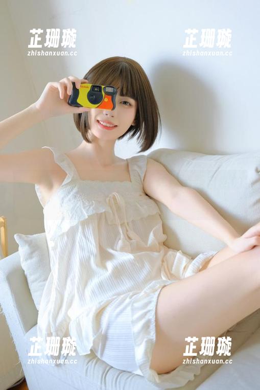 小瑶幺幺裸足写真套图，体现清新自然的视觉合集