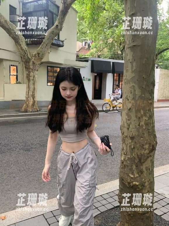小空sora 甜美与性感并存,小空sora制服作品福利拼图带来全新体验
