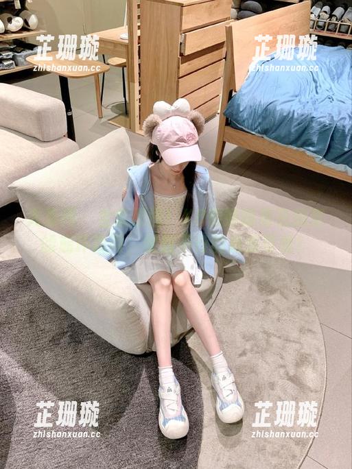 尤果网 - 全套原图！K8傲娇萌萌在教室的崩坏瞬间，笑到不行的清新可爱！