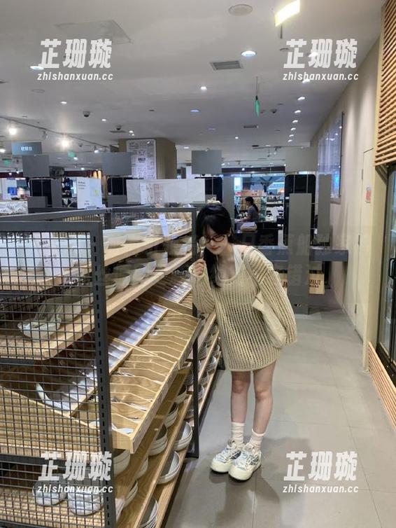 尤果网 - 时尚引领者！一只香蕉船独家裤里丝原图更新，绝对不容错过