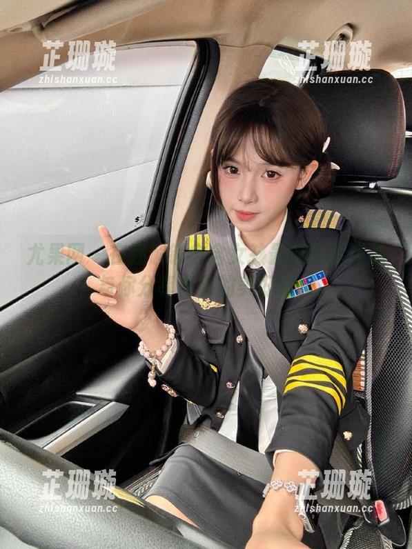 尤果网 - 在线解锁含含女孩最新写真作品，与你分享青春的美好时光！