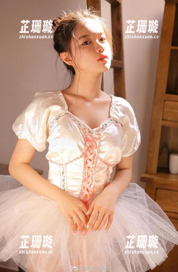 尤果网 - 分享周于希双人全套写真，原图带你领略她们的亲密时光