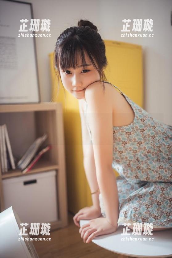 尤果网-周心情 尤果网 - 周心情办公室写真套图:展现职场女性的魅力与风采