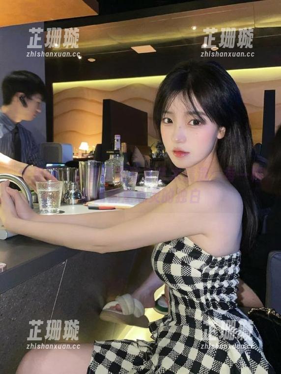 尤果网-小喜 尤果网 - 小喜镂空写真艺术精选:每一幅套图都是心灵的独白