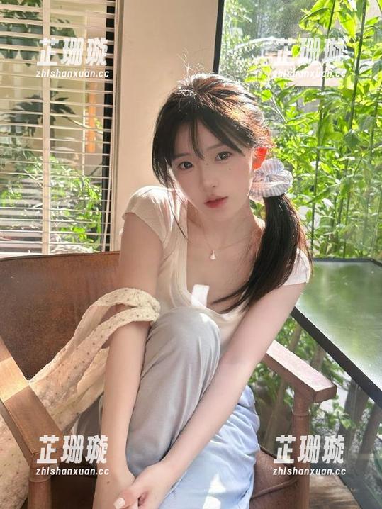 尤果网 - 快来围观！最新李凌子女友套图，个个都是高能瞬间，简直不忍直视！
