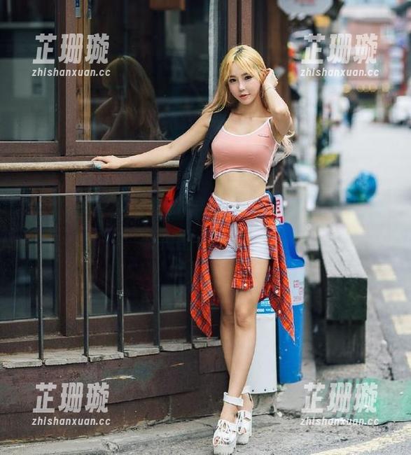 尤果网 - 在家中的诗意时光：李思宁的居家美图合集展示