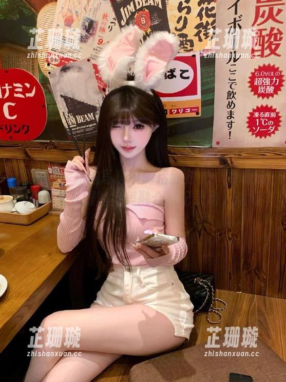 尤果网 - 私拍写真中的恬静时光：禅叽zankii与礼服的完美融合，记录动人瞬间