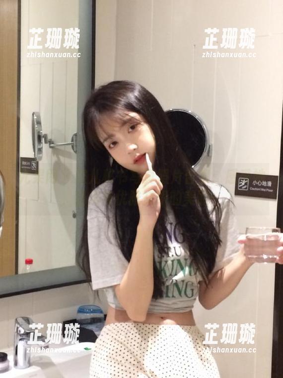尤果网-蜜儿 尤果网 - 蜜儿秘书写真照片合集:感受她甜美与优雅交织的美丽