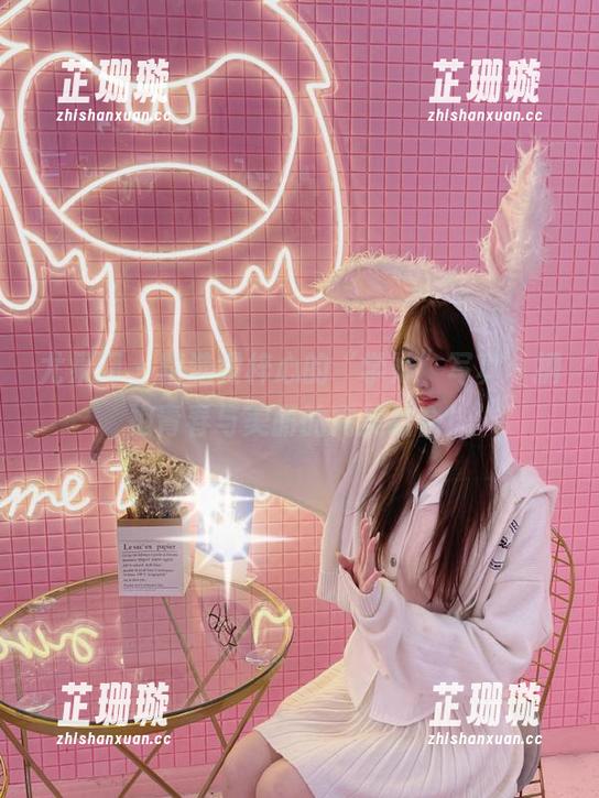 尤果网 - 精选霓梓心的“学妹”写真，拥抱青春与美丽的完美结合！