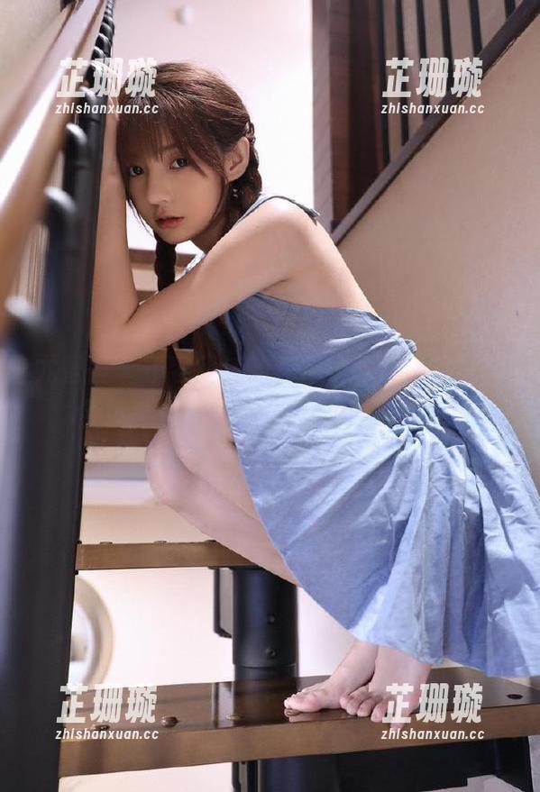 尤蜜荟 - 不容错过的“周妍希女王”写真合集，立即下载，解锁美丽密码！