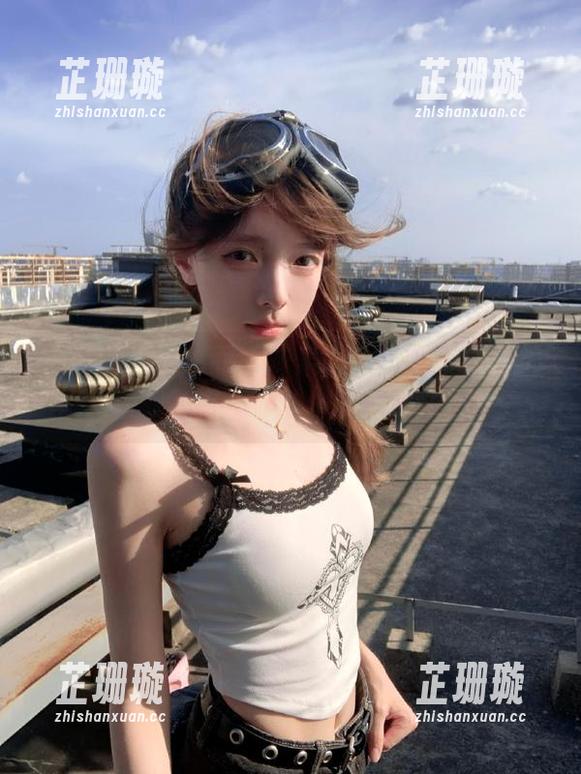 尤蜜荟 - 周思乔妹妹美图：图集中藏着的幽默，连旁边的小狗都笑了！