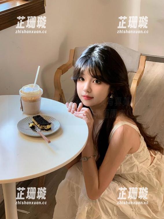 微密圈 - 别错过徐莉芝少女写真美图的最新更新，青春气息扑面而来！