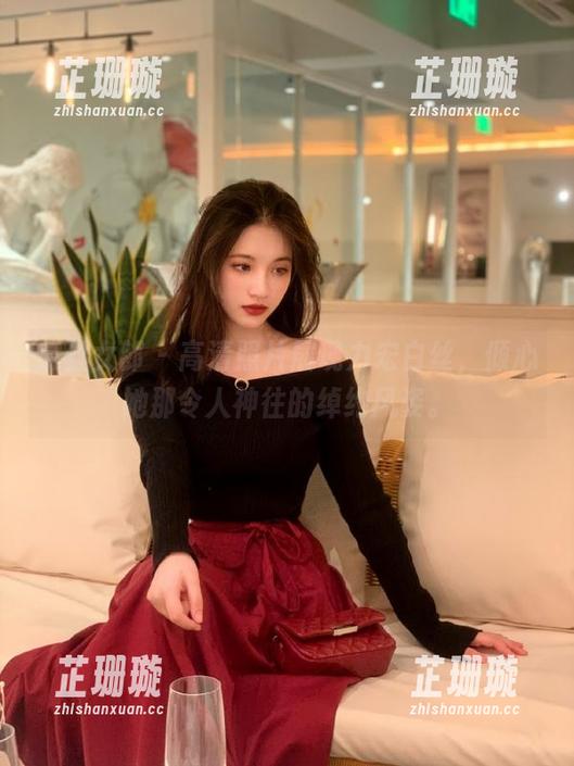 慕丝女郎 - 高清照片展现力宏白丝，倾心她那令人神往的绰约风姿。