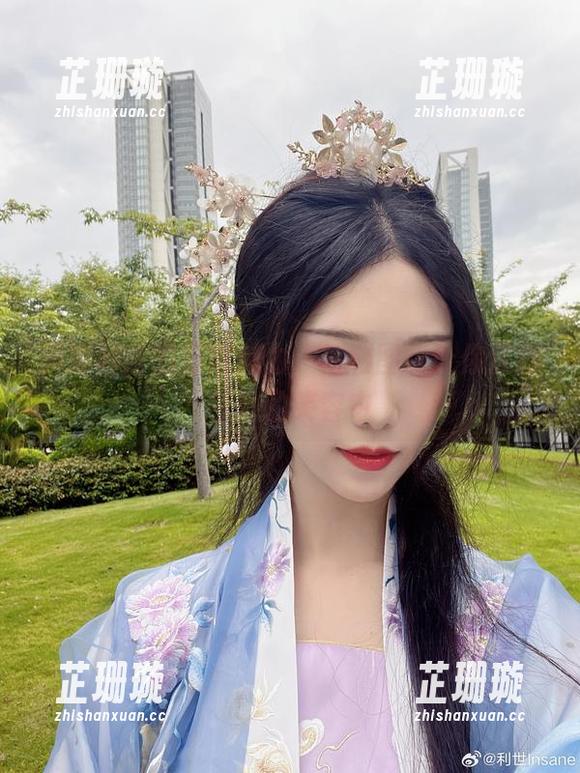 抖娘利世的日常魅力，福利图包让你沉醉在她的笑容中