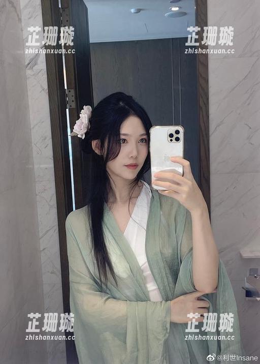 重磅推荐！最新抖娘利世眼镜写真资源，快来get吧！