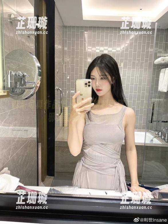 最新写真作品解析：抖娘利世展现私人驱邪师的独特风格照片