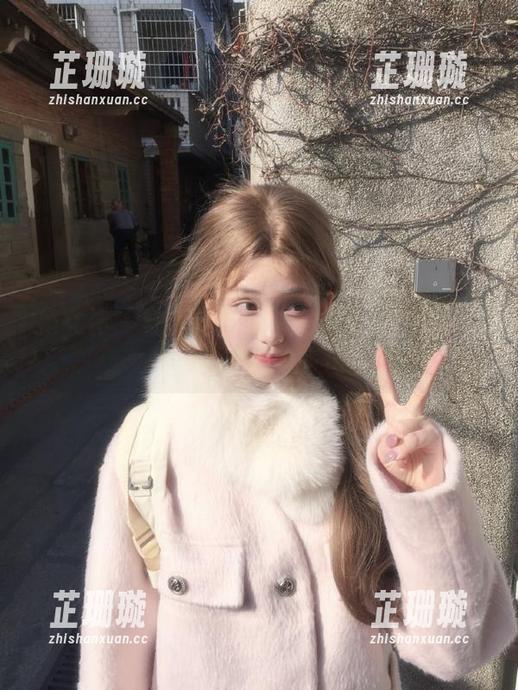 推女神 - 与小九Vin共享校园私拍图包：快乐时光的独家记录