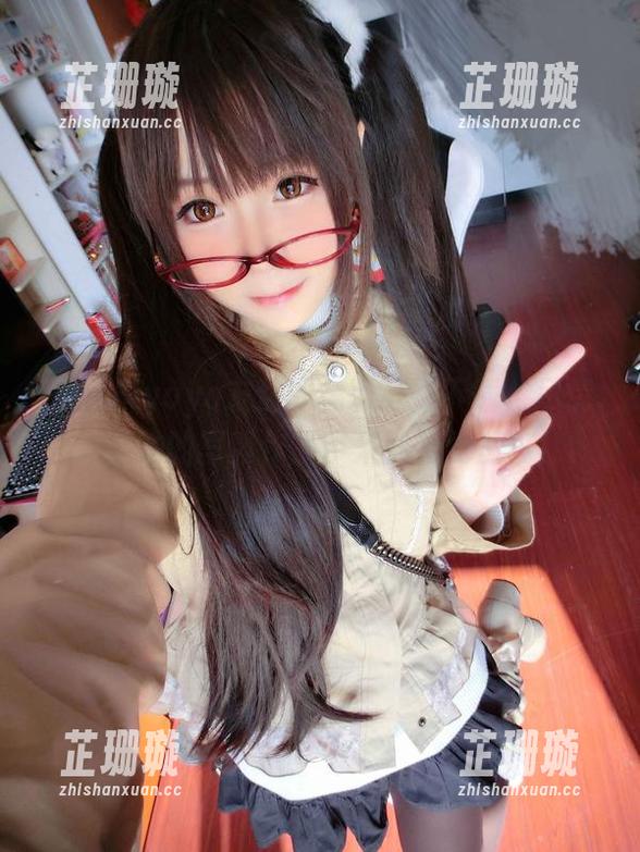 摇摇乐yoyo友达的精彩全集下载，尽情享受她的写真作品带来的视觉盛宴！
