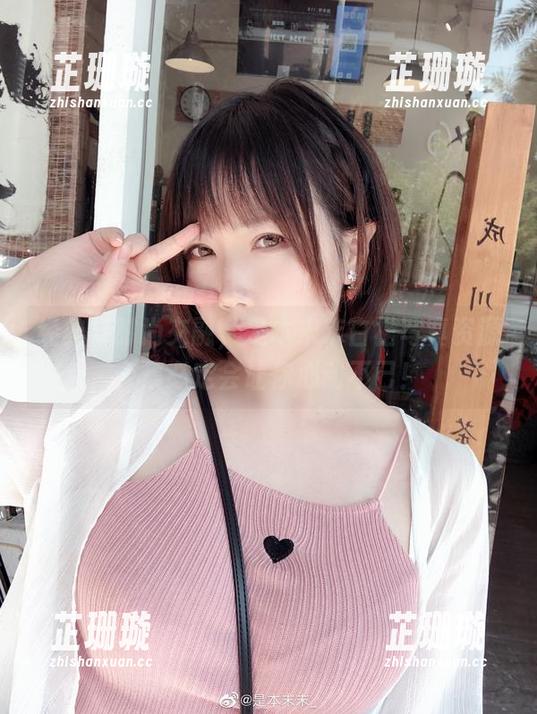 经典与时尚交融，是本末末白裙写真资源合集必定会让你心动不已！