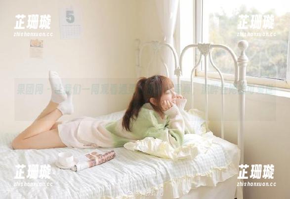 果团网 - 让我们一同观看通灵儿的制服写真，沉醉在她的可爱世界中！