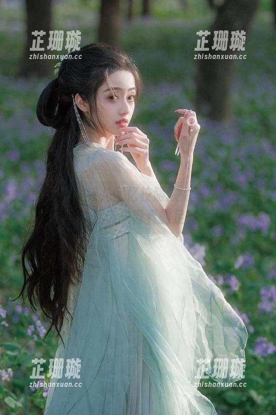 梦丝女神 - 乔儿回忆校服浓情写真，免费为你带来青春的足迹