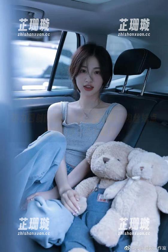 森萝财团 热力四射的高清写真,森萝财团肉丝妹点燃你的少女心与幻想。