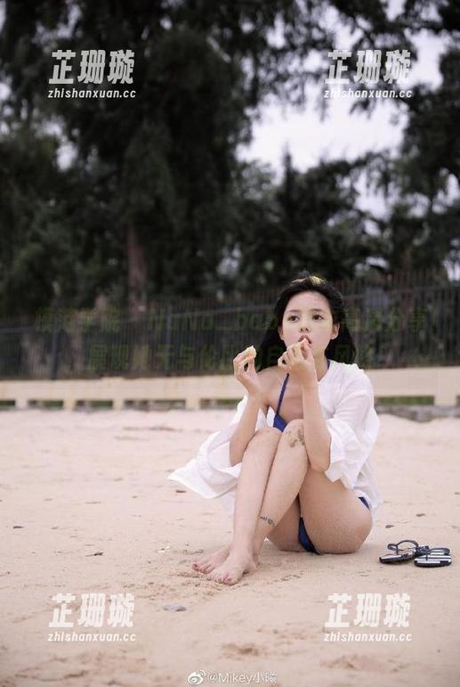 模范学院 - NaNa_baby泳衣高清分享，展现她无与伦比的自信与风格！