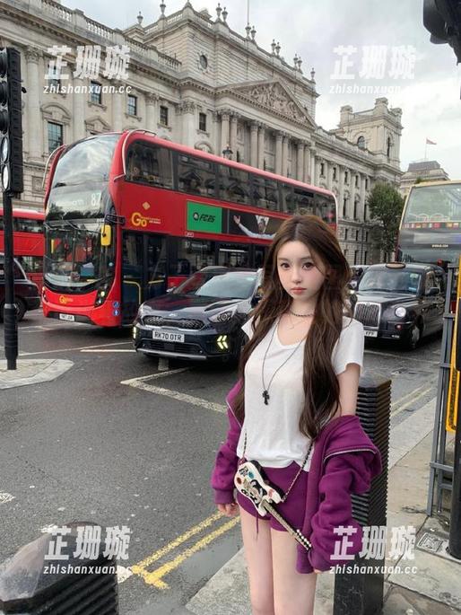 模范学院 - 方子萱黑白写真美图：每一帧都诉说着故事，邀请你探索她的内心世界。