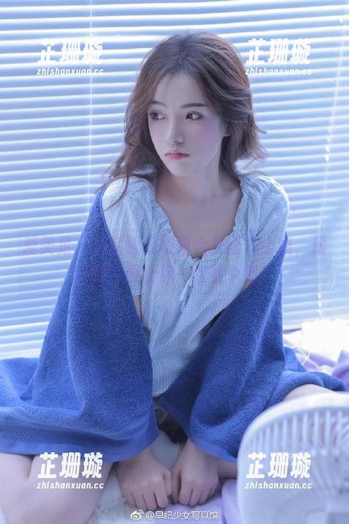 爱美足 - 菜菜眼镜写真合集正式上线，精彩的套图让你一次看个够！