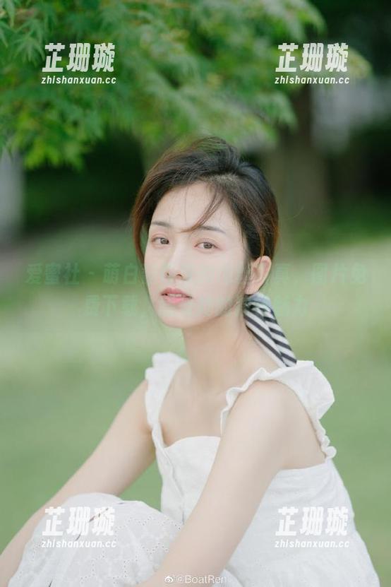 爱蜜社 - 萌白酱带来的肉丝写真，图片免费下载，感受她的独特魅力