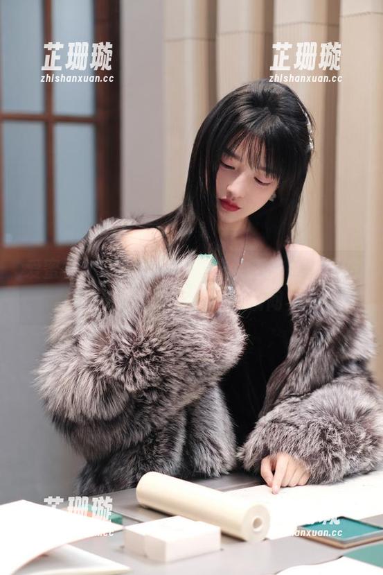 爱蜜社 - 免费欣赏陈赞之女王作品，领略摄影艺术中的绝美瞬间