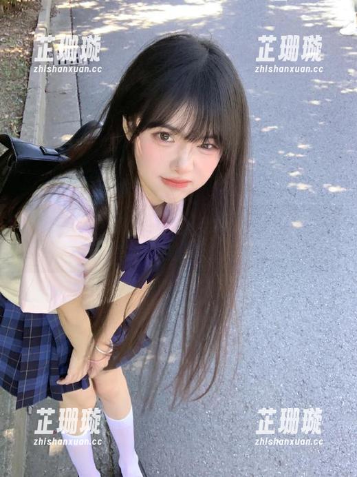 爱蜜社 - 深入黄乐然的制服世界，分享这些精彩原图的魅力之旅