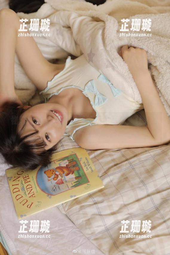 物恋传媒 - 揭秘菲菲的奶牛写真：让人惊艳的图片合集大赏
