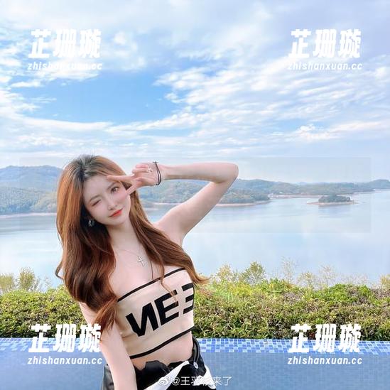 王羽杉最新职业装作品：穿出自信，职场风采尽显无遗！