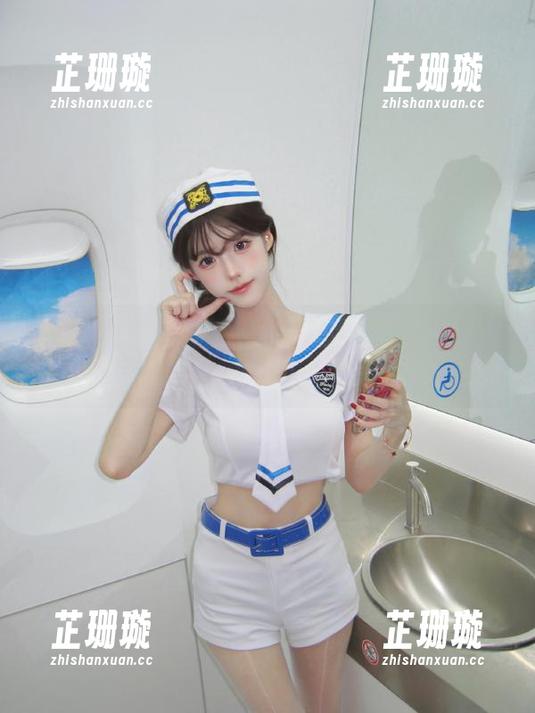 带着甜蜜气息的白莉爱吃巧克力女王，独特COS照片闪耀时尚舞台！