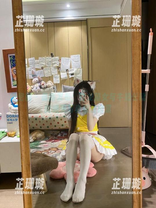 微密圈 - 最新发布：白龙猫女与牛奶长靴的绝美写真照片欣赏