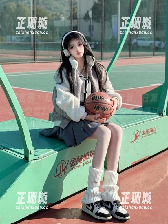 微密圈 - 万众期待的图包更新来袭，白龙猫女空姐2.0加长黑丝，视觉享受不容错过！