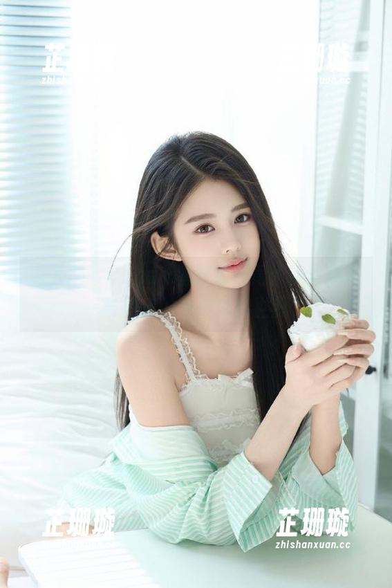 秀人网 - Candy糖糖双马尾：探索甜美与俏皮的写真美图世界