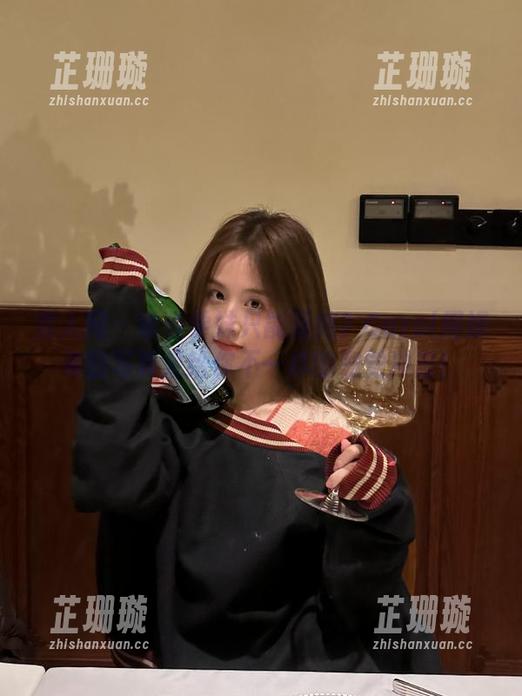 秀人网-Carol周妍希 秀人网 - 谁说学妹只能清纯?Carol周妍希的写真集给你不一样的视觉冲击!