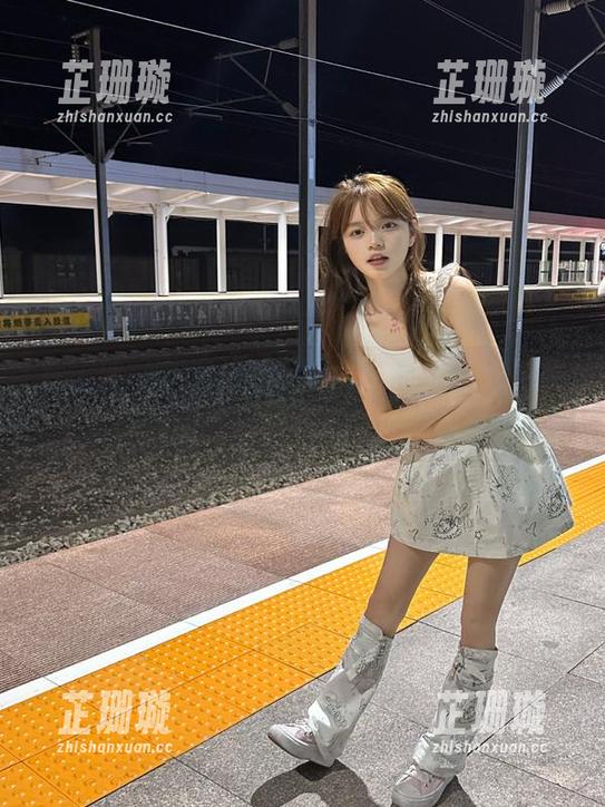 秀人网-Carol周妍希 秀人网 - 不容错过的Carol周妍希双马尾写真图集,尽显她的迷人风采