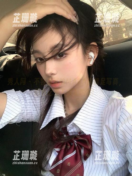 秀人网 - 不容错过的MARA酱裸足写真，图包记录下完美瞬间！