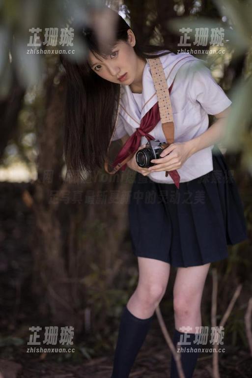 秀人网 - 跟随Yomi悠蜜的镜头，探索裸足写真最新更新中的灵动之美