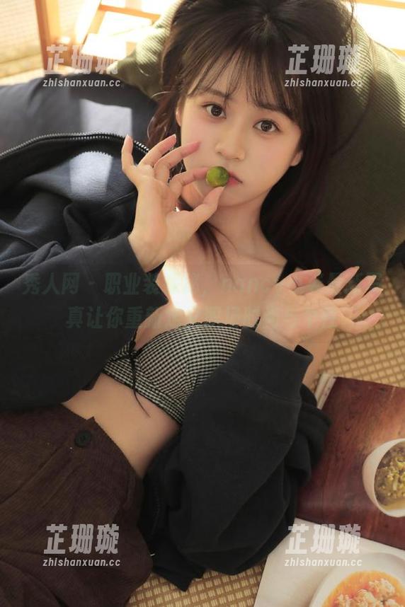 秀人网 - 职业装探秘，nancy小姿最新写真让你重新定义职场时尚与个性